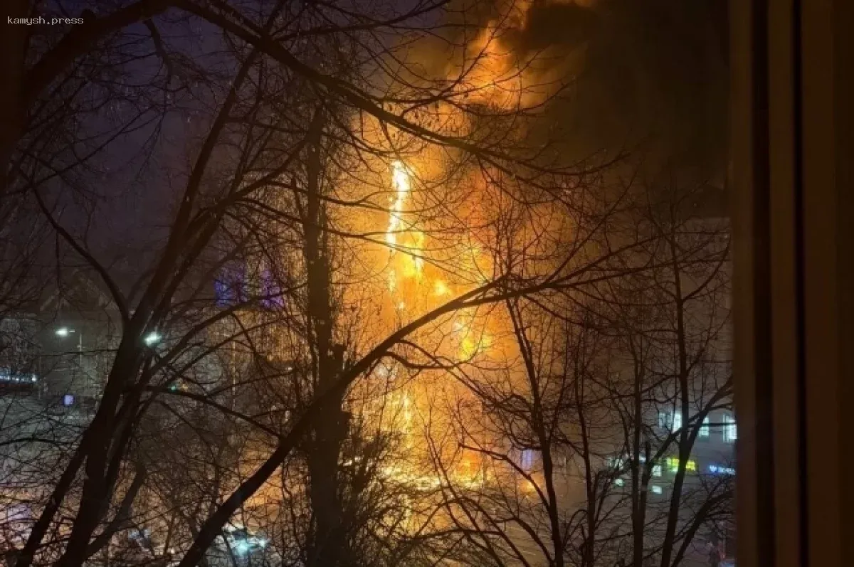 Жители Ростова, проживающие рядом с сгоревшим ТЦ, поделились воспоминаниями о начале пожара