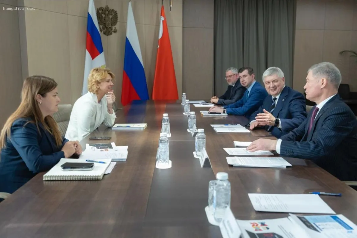 Министр сельского хозяйства РФ Оксана Лут провела встречу с губернатором Воронежской области Александром Гусевым