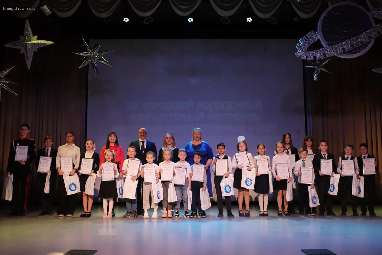 Мэр Иркутска Руслан Болотов поздравил лауреатов XIX фестиваля «Иркутская компьютериада – 2025: Цифровые открытия для нового века»