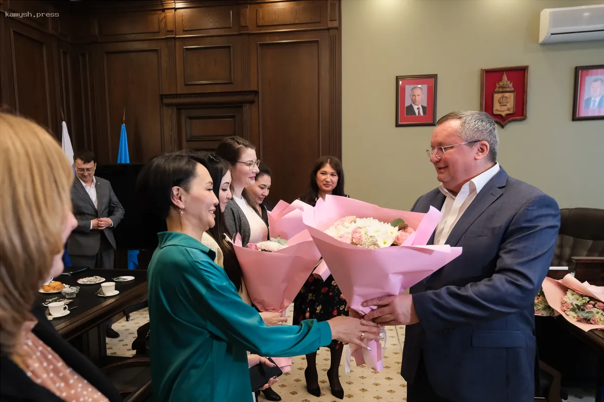 Председатель Думы региона Игорь Мартынов провел встречу с участницами проекта «Жена героя — Астрахань»