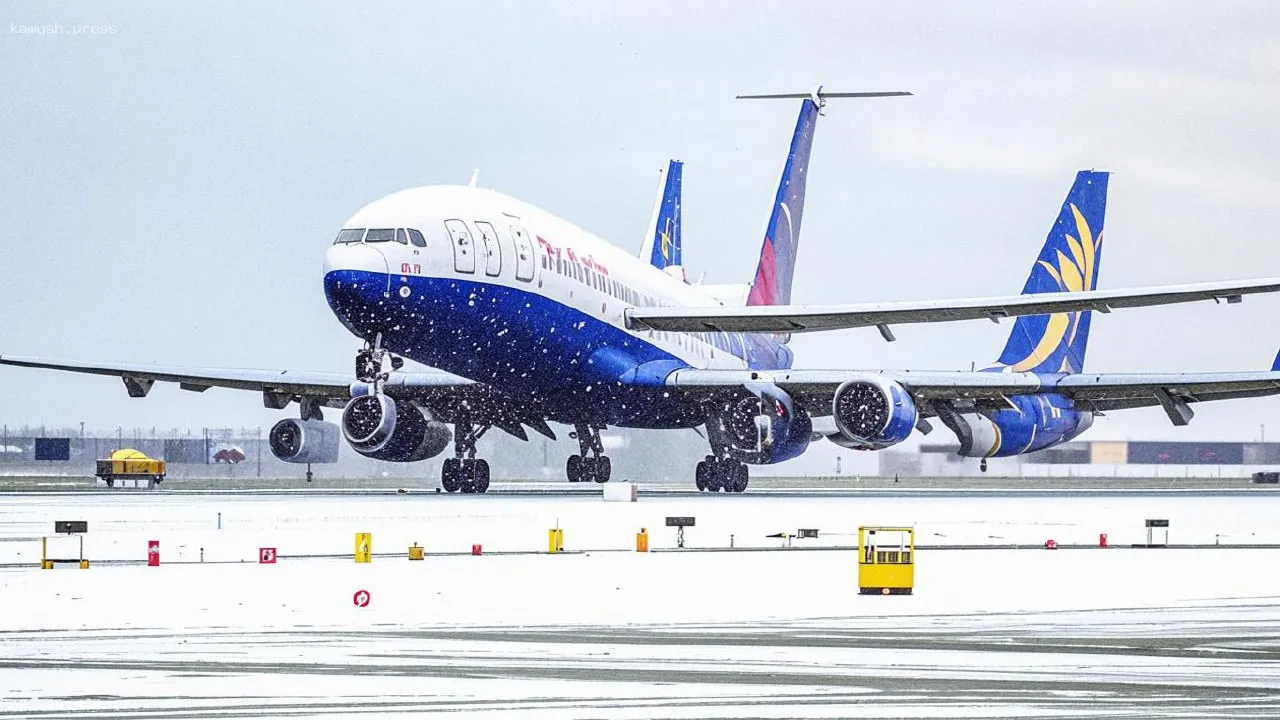 В аэропорту Толмачево вновь сообщают о задержке 13 рейсов S7