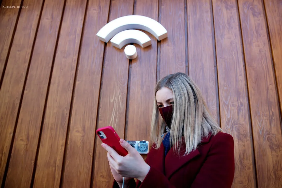 Опасности бесплатного Wi-Fi и зарядок для российских пользователей