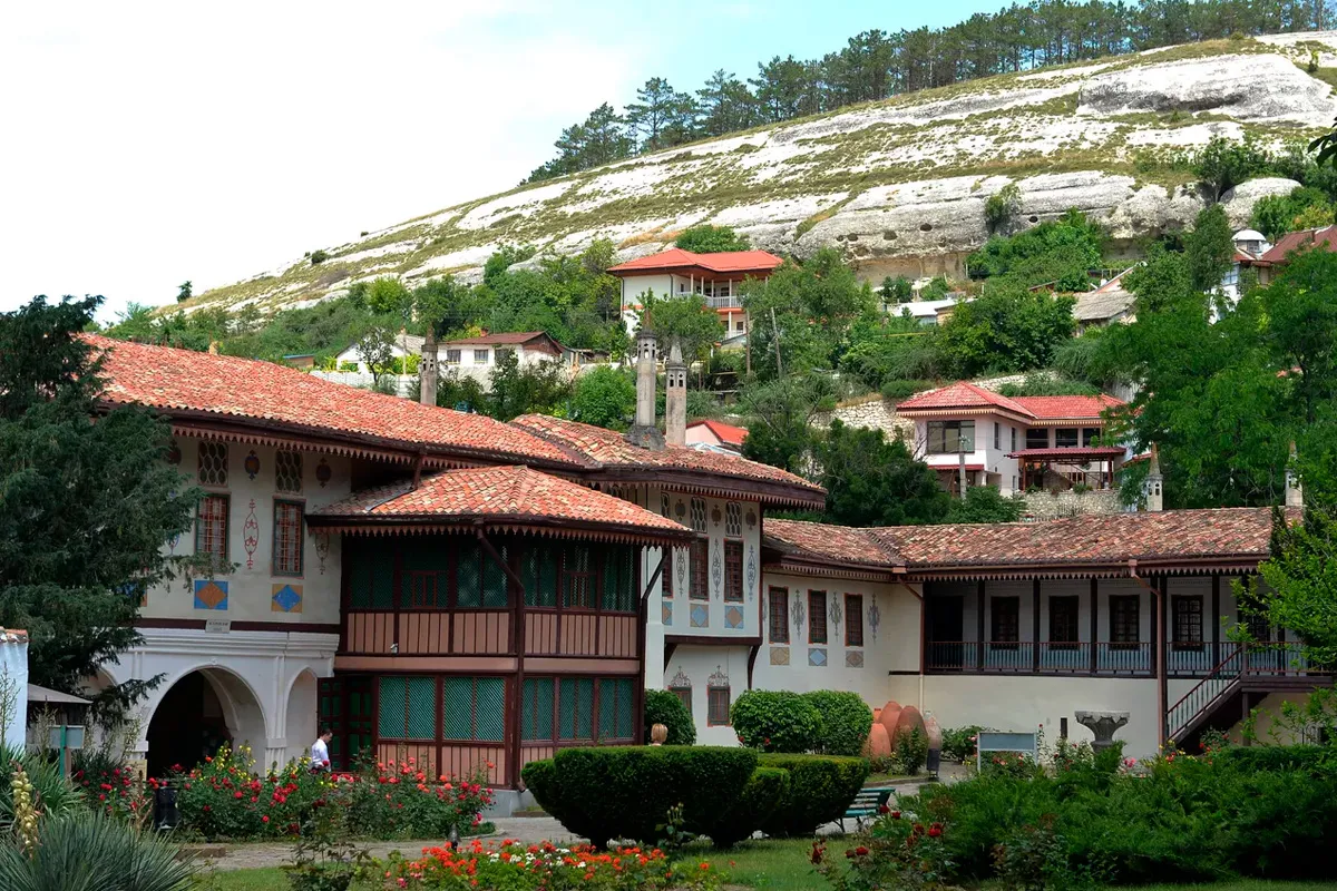 Четыре объекта «Ханского дворца» в Бахчисарае продолжают реставрацию