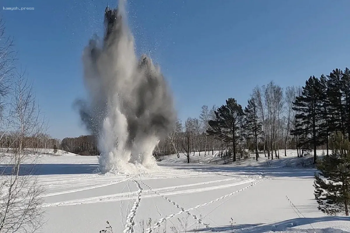 Саперы РВСН провели взрыв льда на реке Обь в Новосибирске