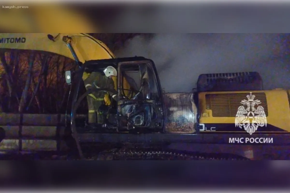 В Липецкой области сгорели три экскаватора