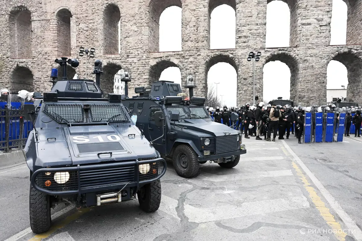 Стамбул ввел ограничения на движение из-за протестов