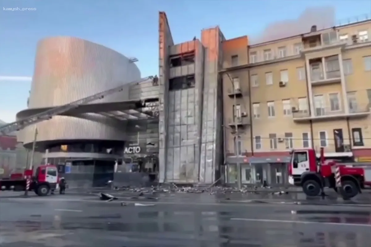 Пожар вспыхнул в торговом центре Ростова-на-Дону