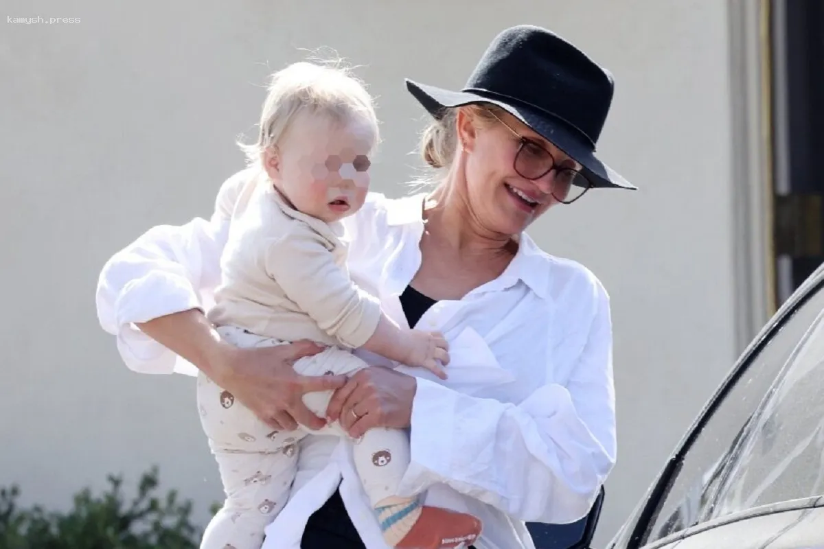 Кэмерон Диас, 52 года, впервые показала своего годовалого сына