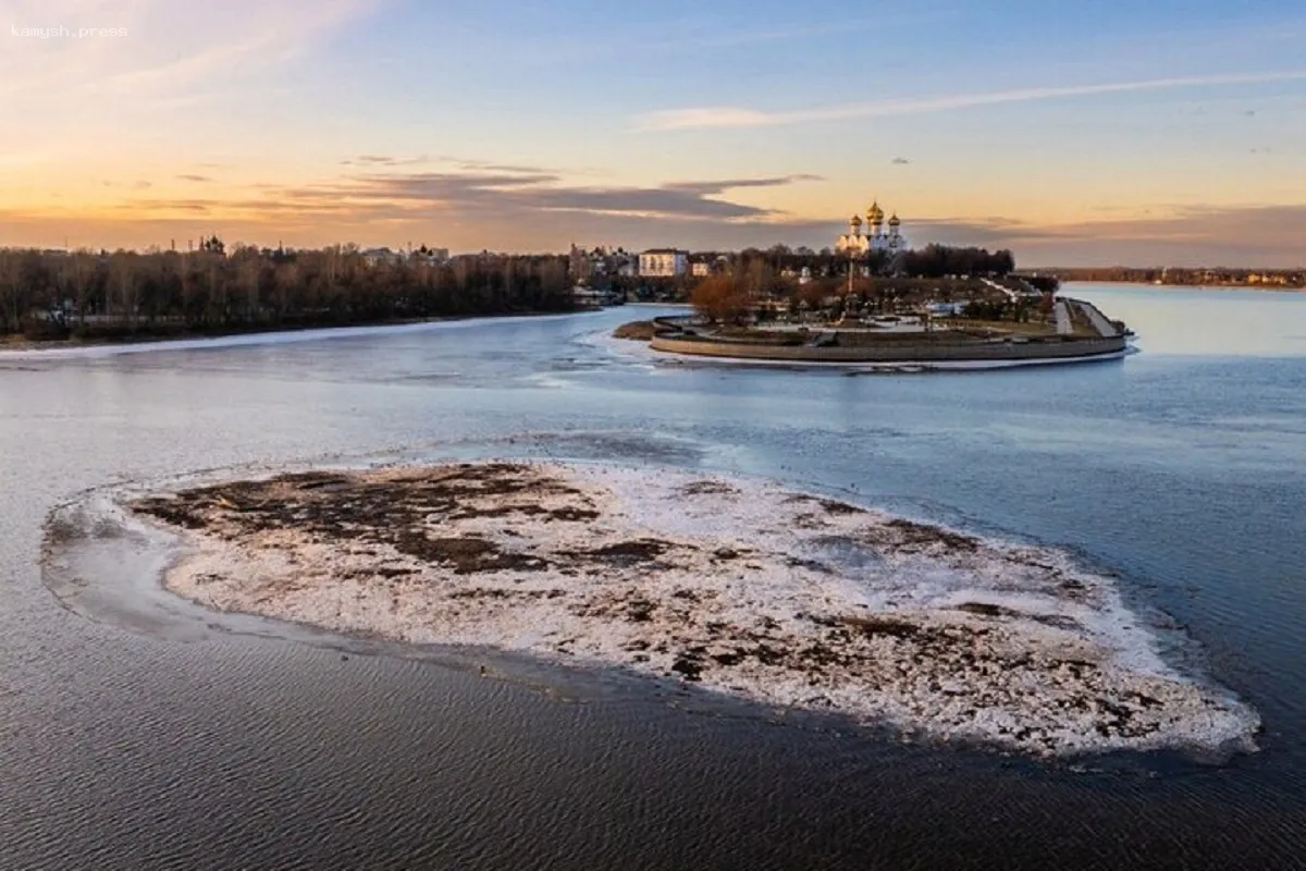 На Волге в Ярославле появился новый островок на месте отмели