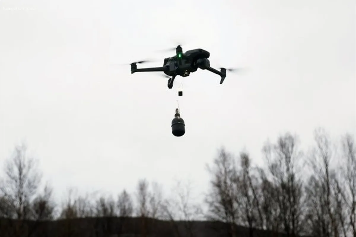 В небе над Дзержинском разгорается сражение дронов на веревках