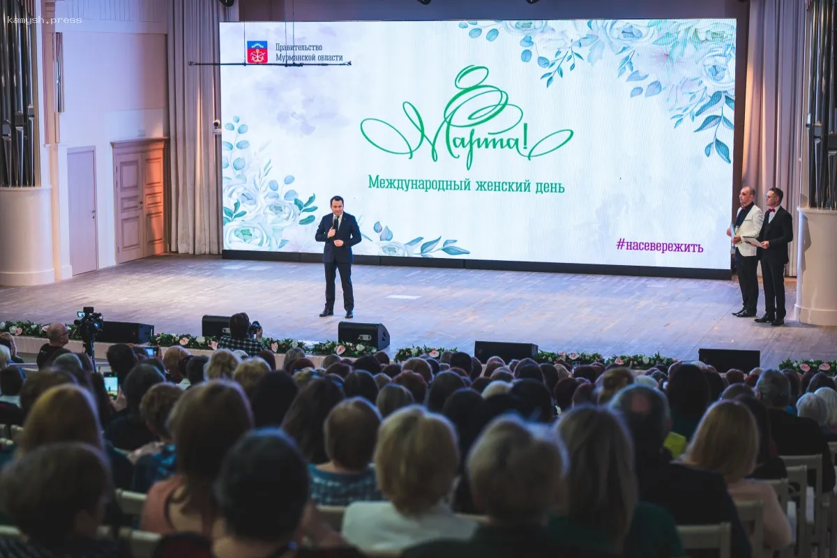 Губернатор Андрей Чибис вручил награды женщинам Мурманской области накануне Международного женского дня