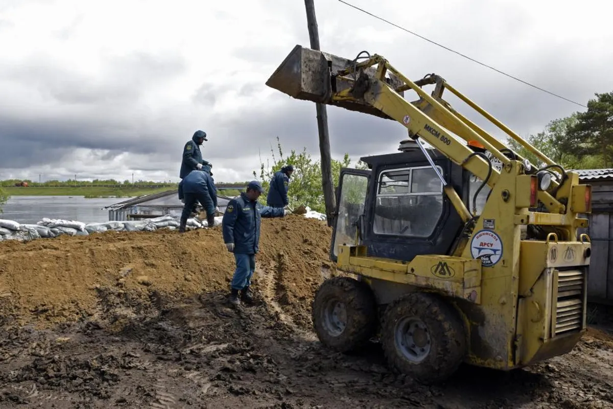 В Тобольске активно ведется подготовка к возможному паводку