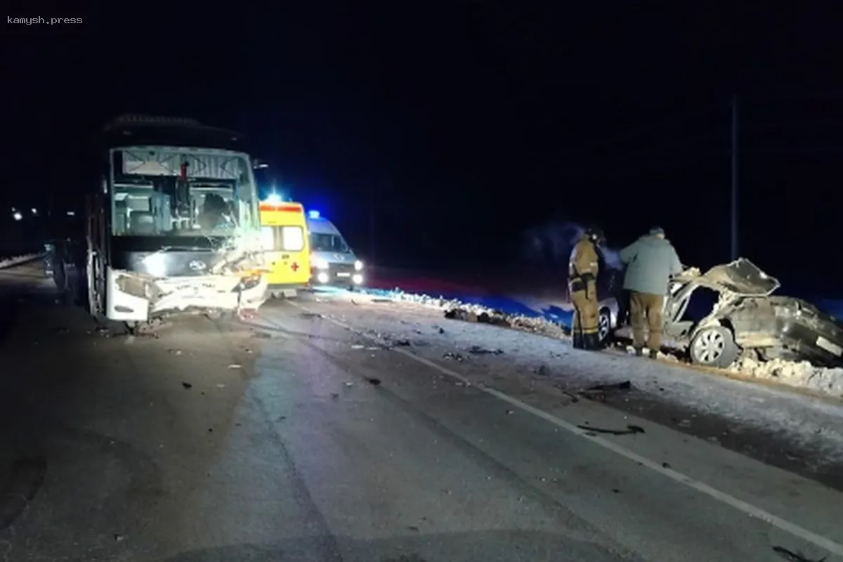 В результате аварии с автобусом под Новосибирском погиб человек