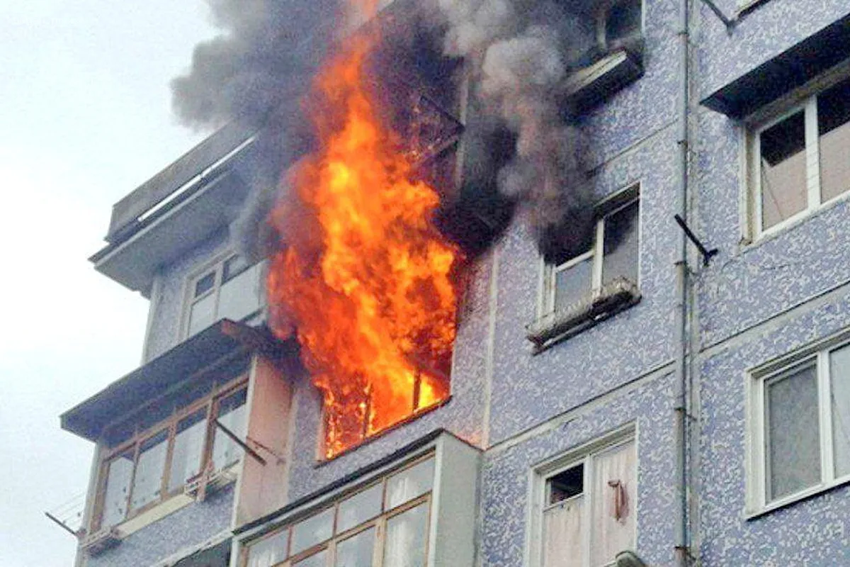 В результате пожара в Луганске пострадала семилетняя девочка