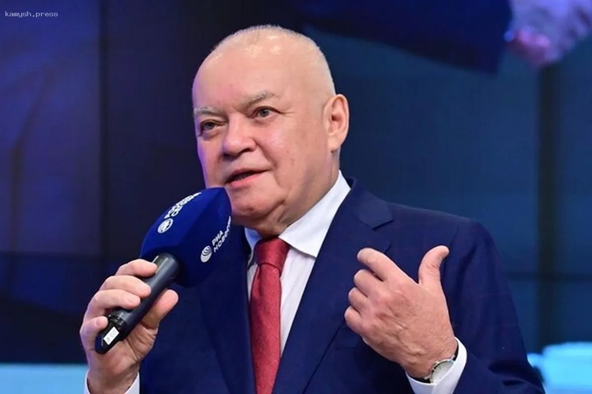 Телеведущий Дмитрий Киселёв попал в больницу с пневмонией