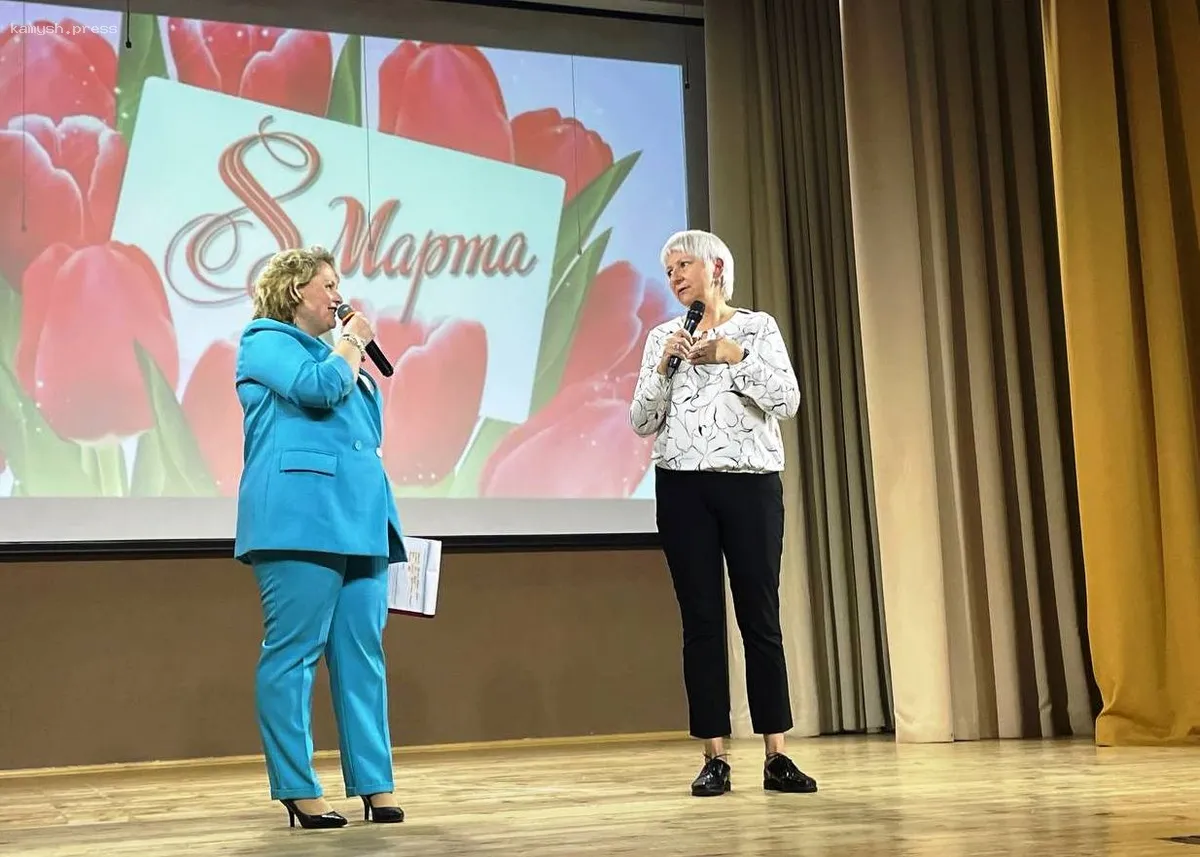 В ДК «Сириус» поселка Лесной Пушкинского округа прошел концерт, посвященный Международному женскому дню