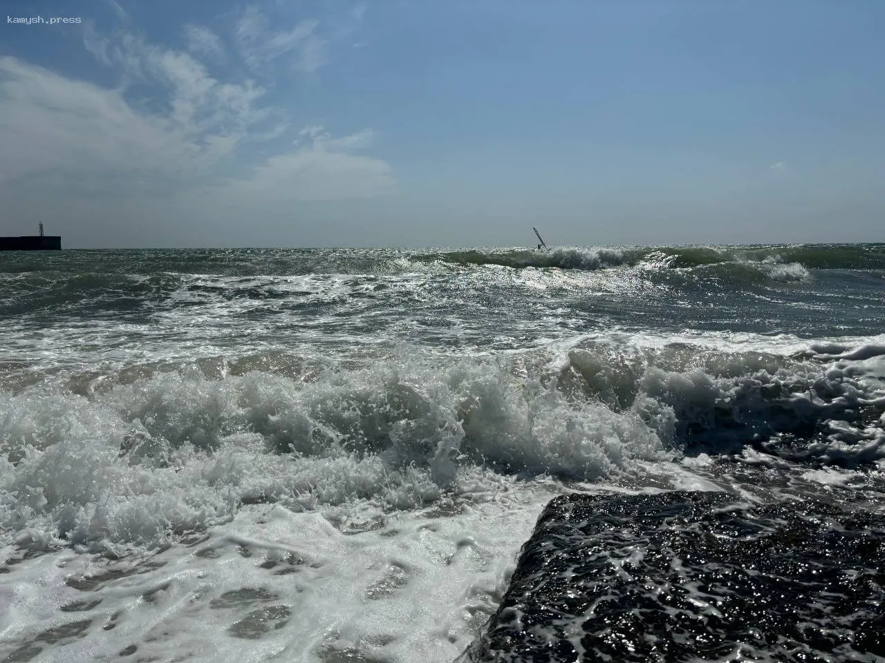 Власти Новороссийска обратились в контролирующие органы из-за запаха нефтяных продуктов