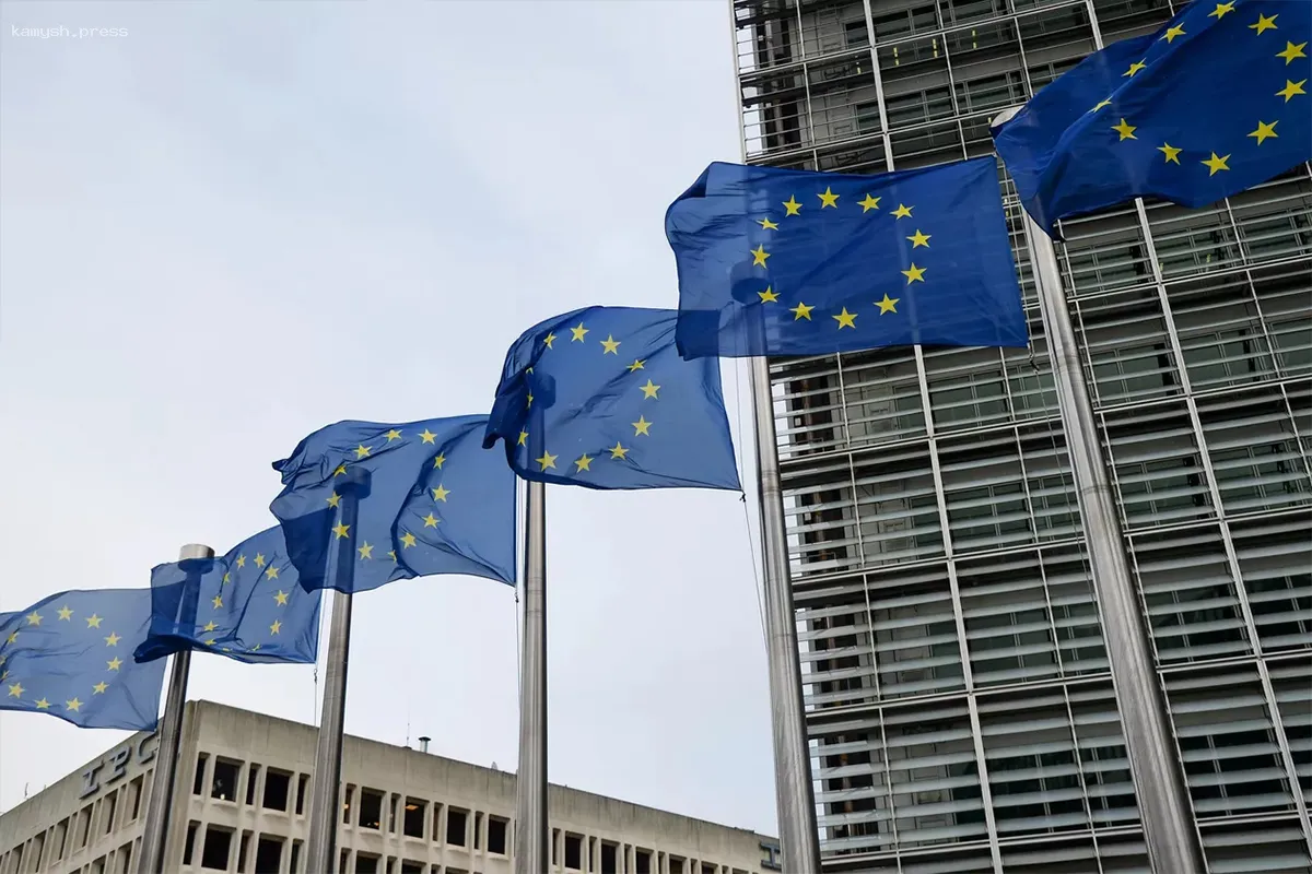 Венгрия добилась исключения трех россиян из списка санкций ЕС