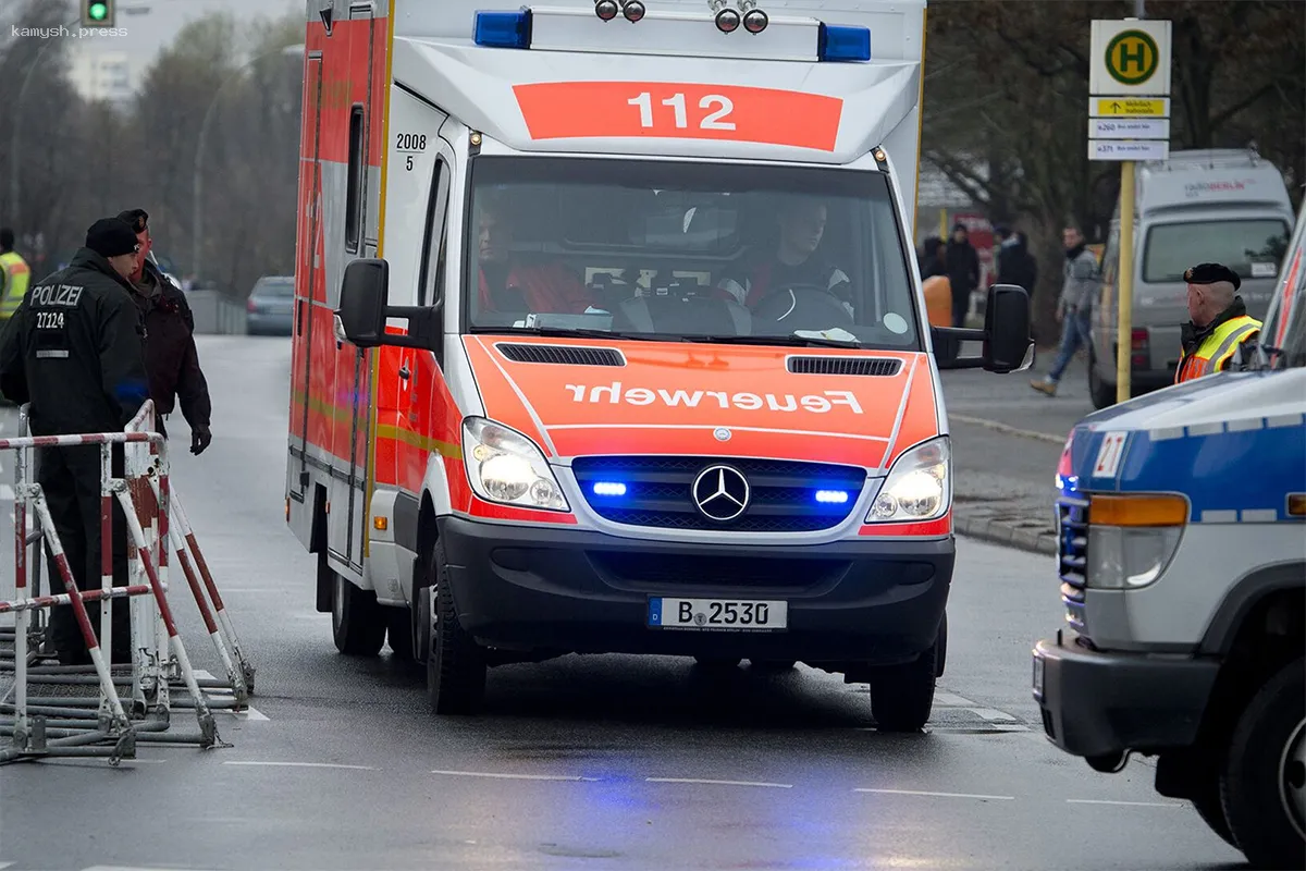 В Германии число жертв столкновения автоцистерны с трамваем достигло трех