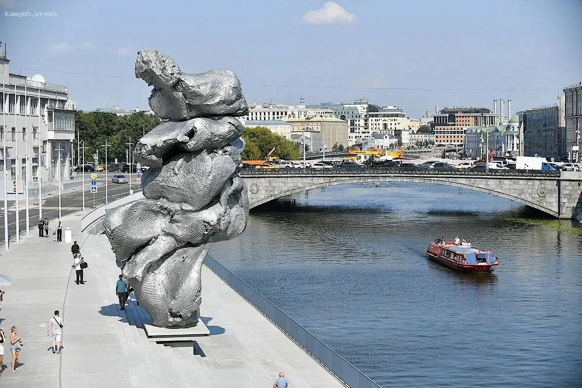 «Большая глина» будет демонтирована: Минкульт подтвердил временный характер спорной скульптуры в Москве