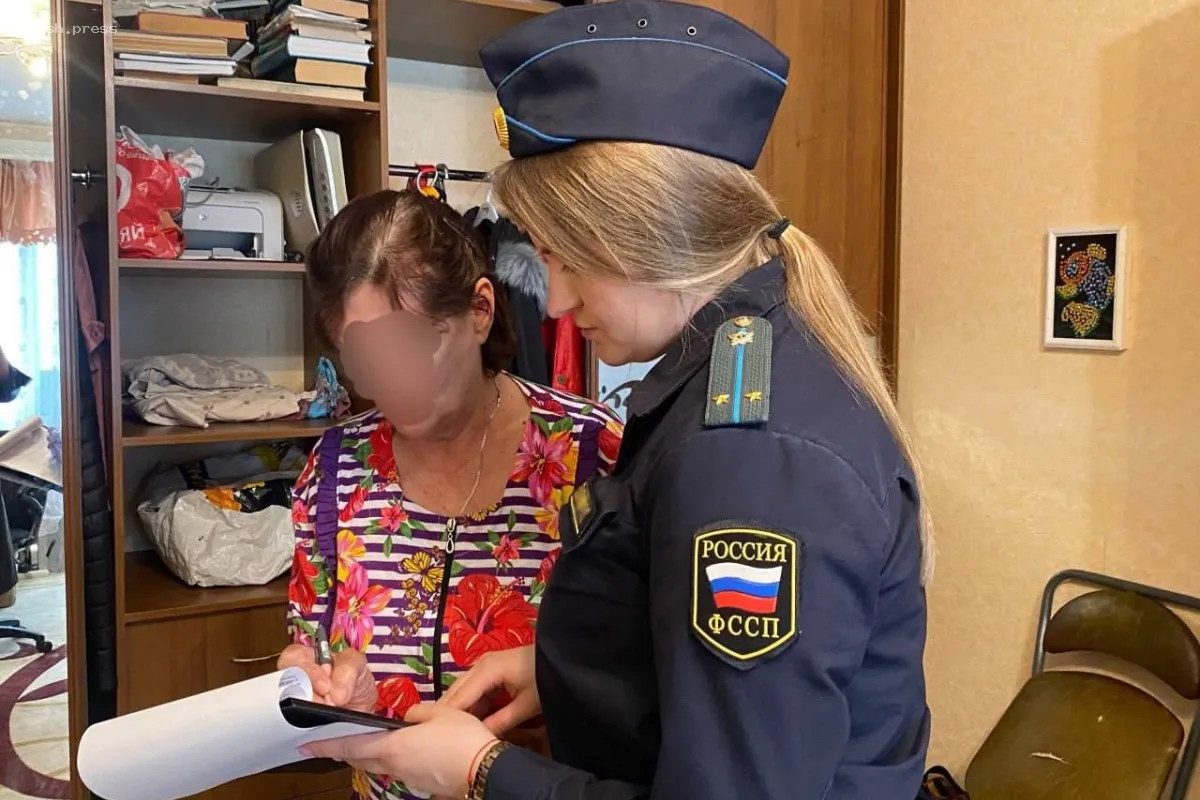 Жительница Санкт-Петербурга убрала ванну с кухни, затоплявшую соседей