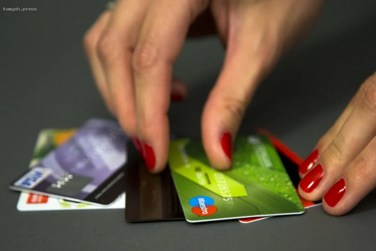 Финансовые учреждения Тюменского региона прекратили массовую выдачу кредиток