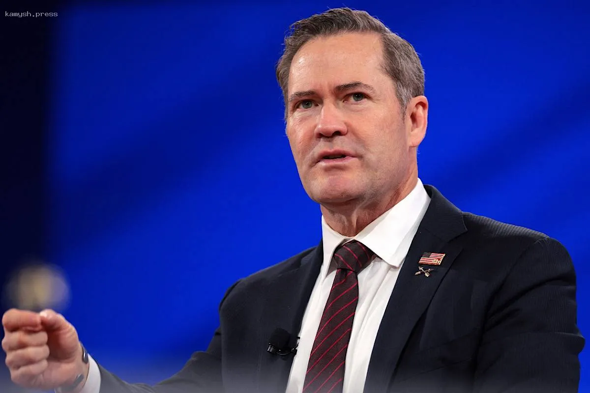 Помощника Трампа могут уволить из-за утечки секретной информации о военных операциях в Йемене