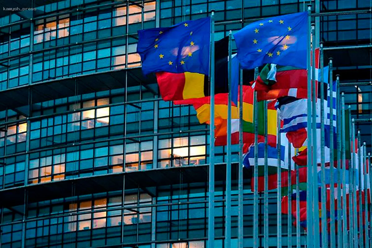 ЕС исключил 13 российских банков из системы SWIFT