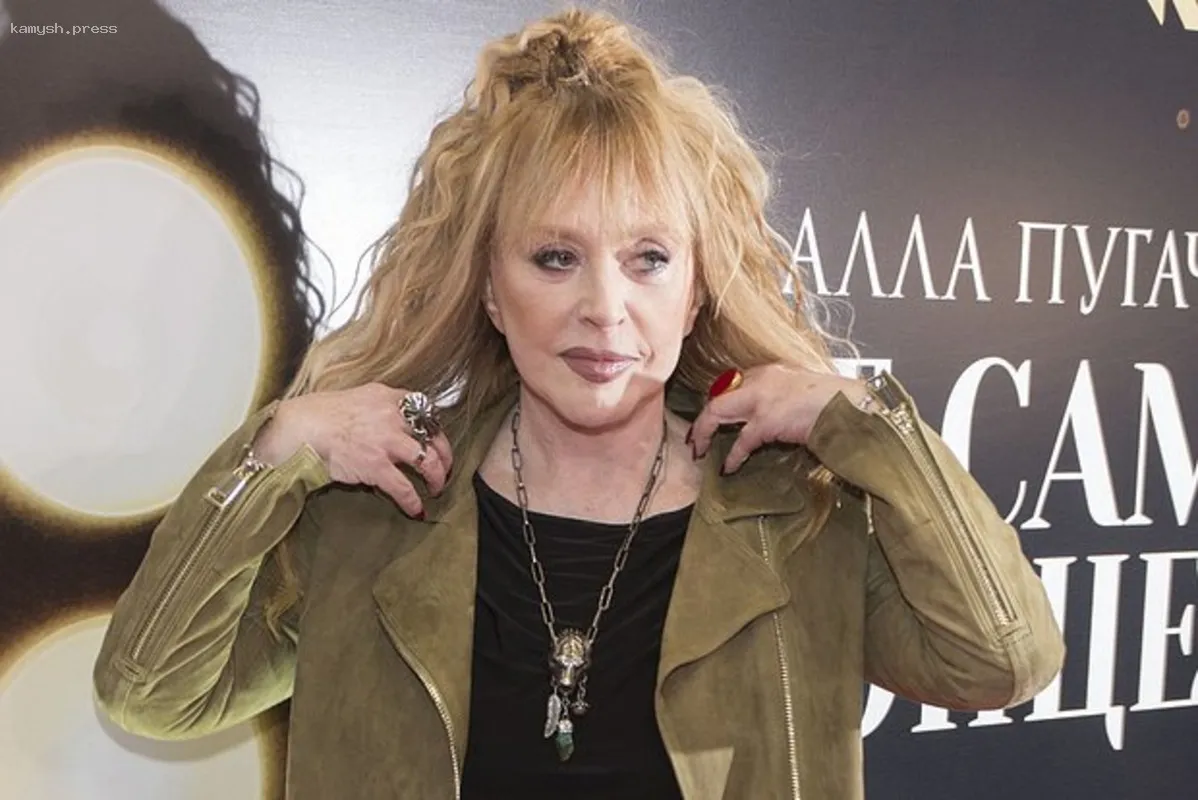 Люстра огромных размеров: Раскрыто, какое состояние пыталась вывезти Пугачева за границу