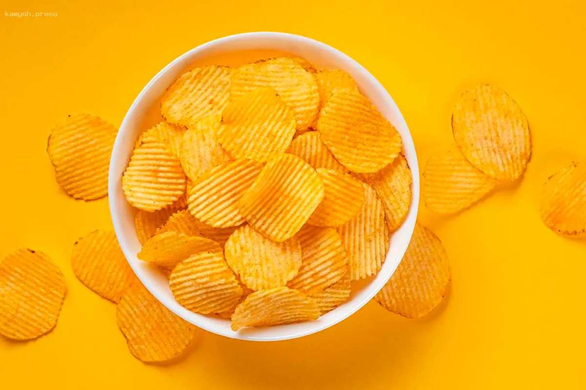 Диетолог обозначила безопасное количество чипсов в день для здоровья