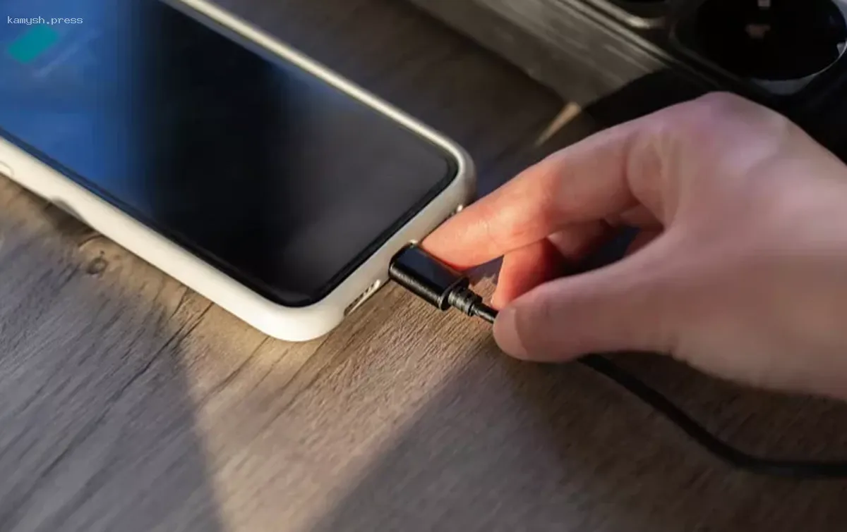 Специалисты в области IT объяснили, как общественные зарядные устройства могут угрожать безопасности смартфонов