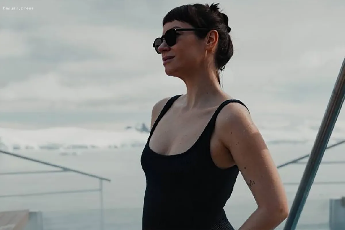 Ида Галич в положении провела фотосессию в купальнике на фоне Антарктиды