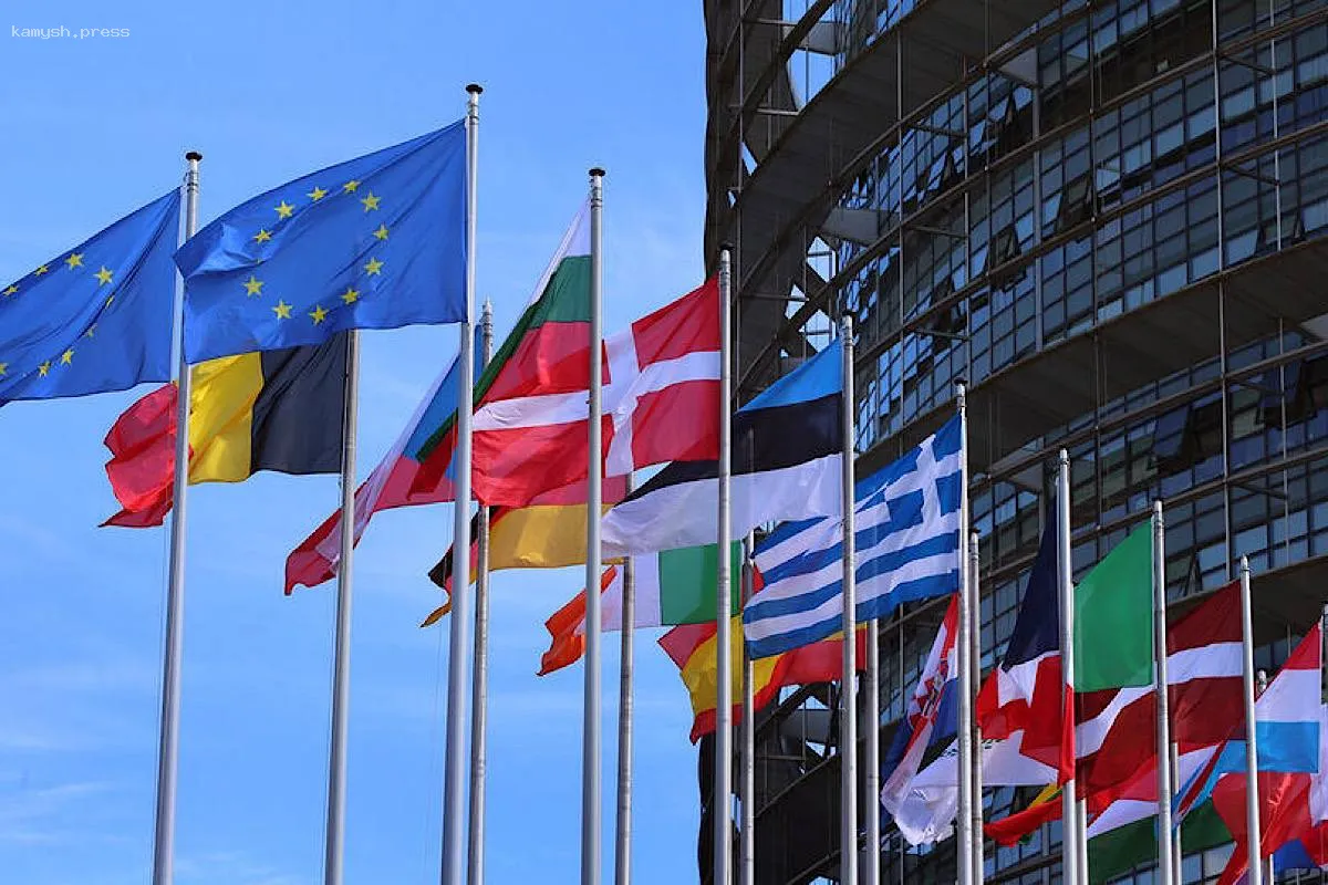 От виски до металлов: Европа сталкивается с «торговой войной» с США, Франция ищет компромисс