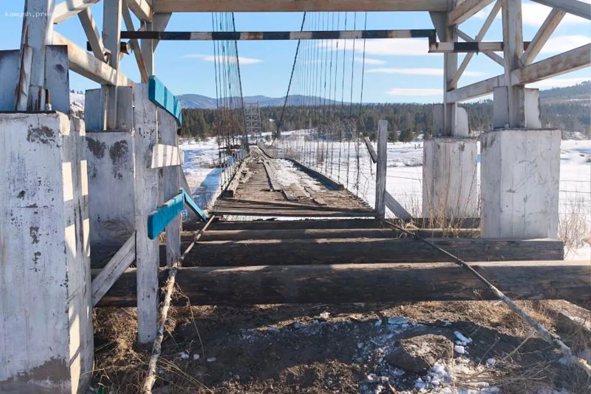Ураганный ветер повредил подвесной мост в Забайкальском крае