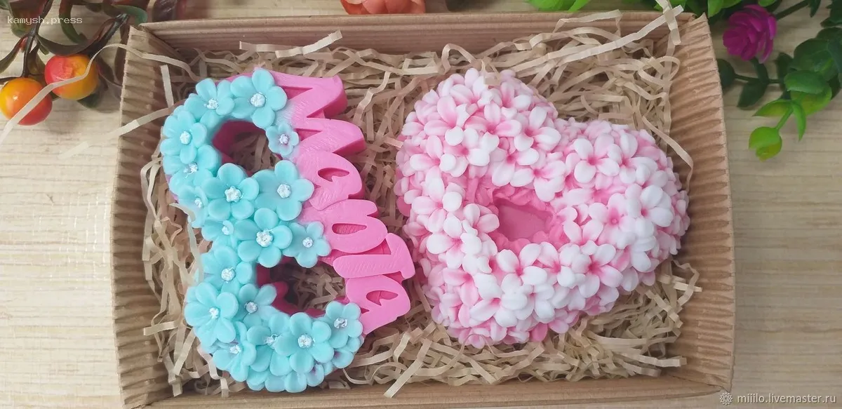 Психолог Хакимов: Не рекомендуется дарить парфюмерию и косметику на 8 Марта