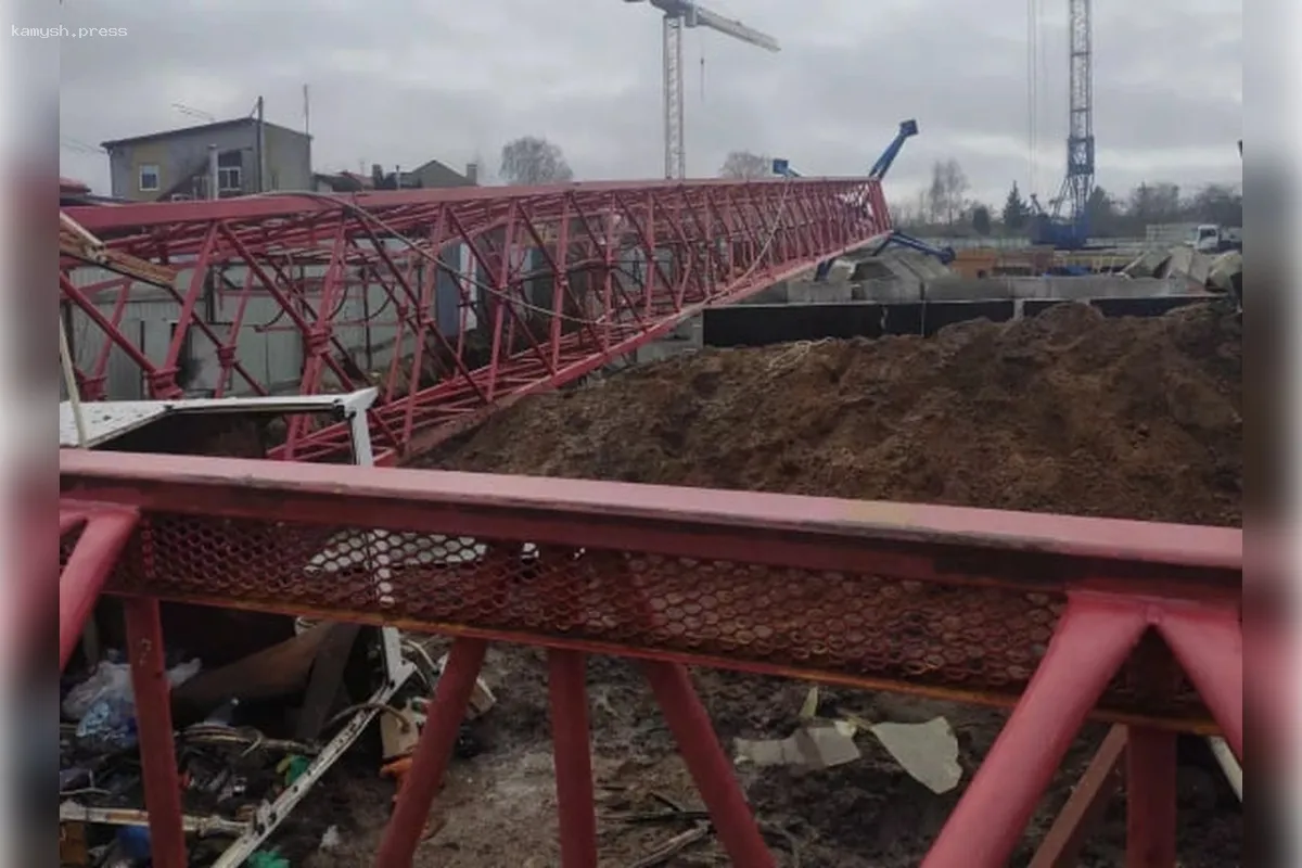 В Калининграде на стройплощадке погиб рабочий после падения крана