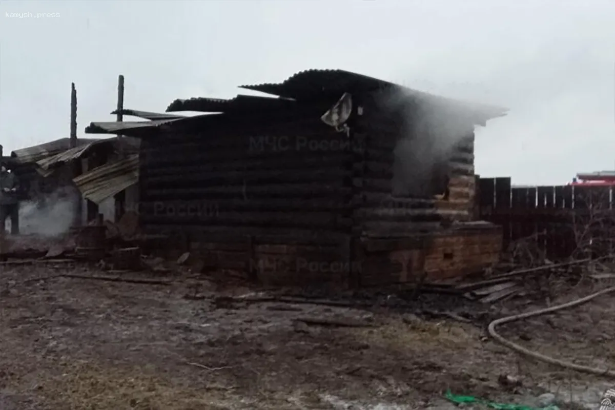 В Иркутской области огонь унес жизни четырех человек в частном доме