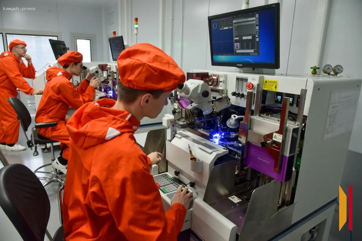 В Воронеже на базе НИИЭТ началось серийное производство микросхем в металлополимерном исполнении