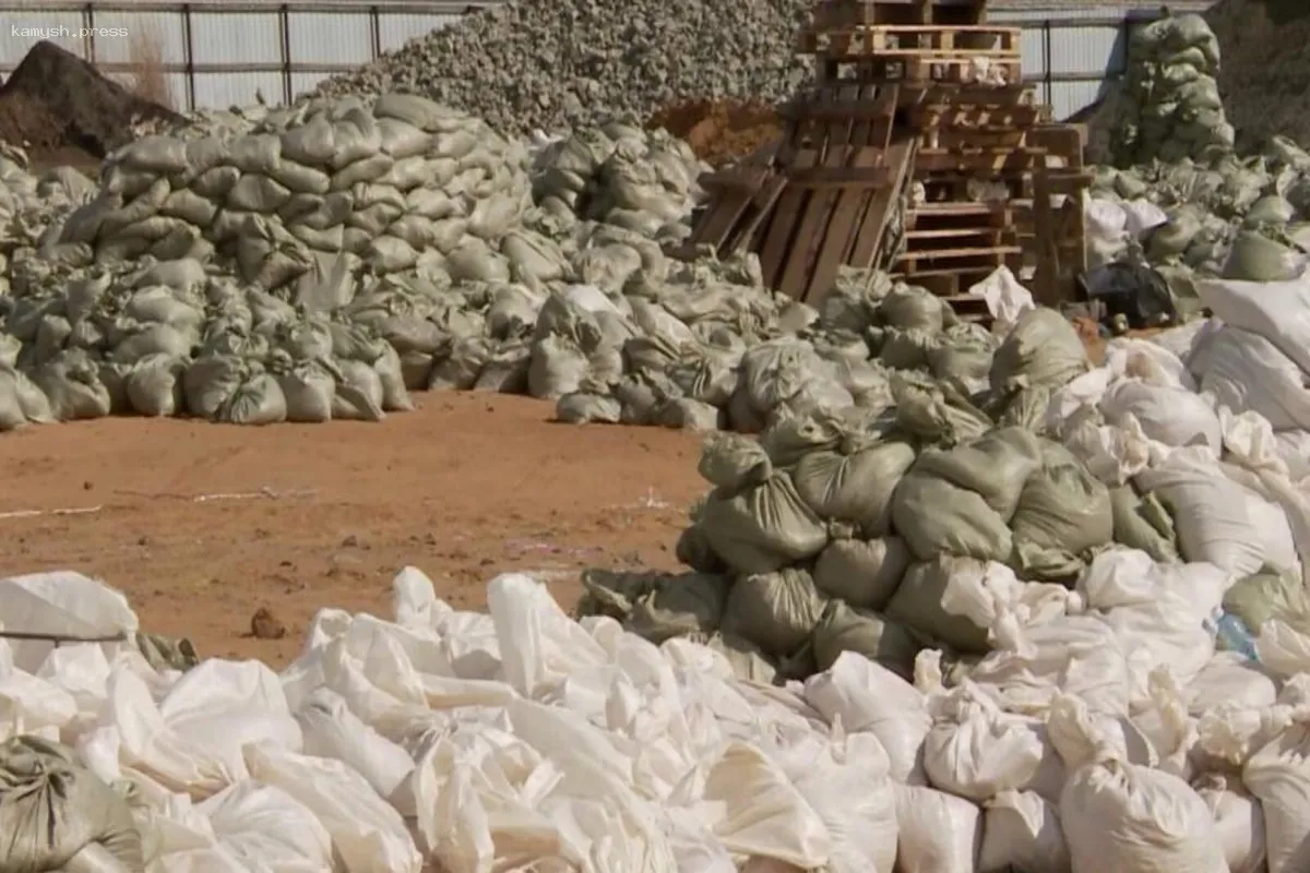 В Абатский район Тюменской области поступили мешки для укрепления защитных дамб во время весеннего паводка