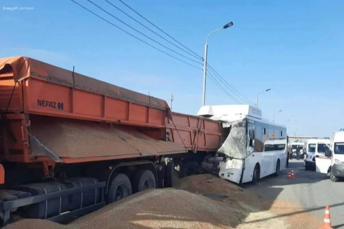 Трагедия в Крыму: шесть жизней унесло ДТП, 13 человек пострадали под Симферополем