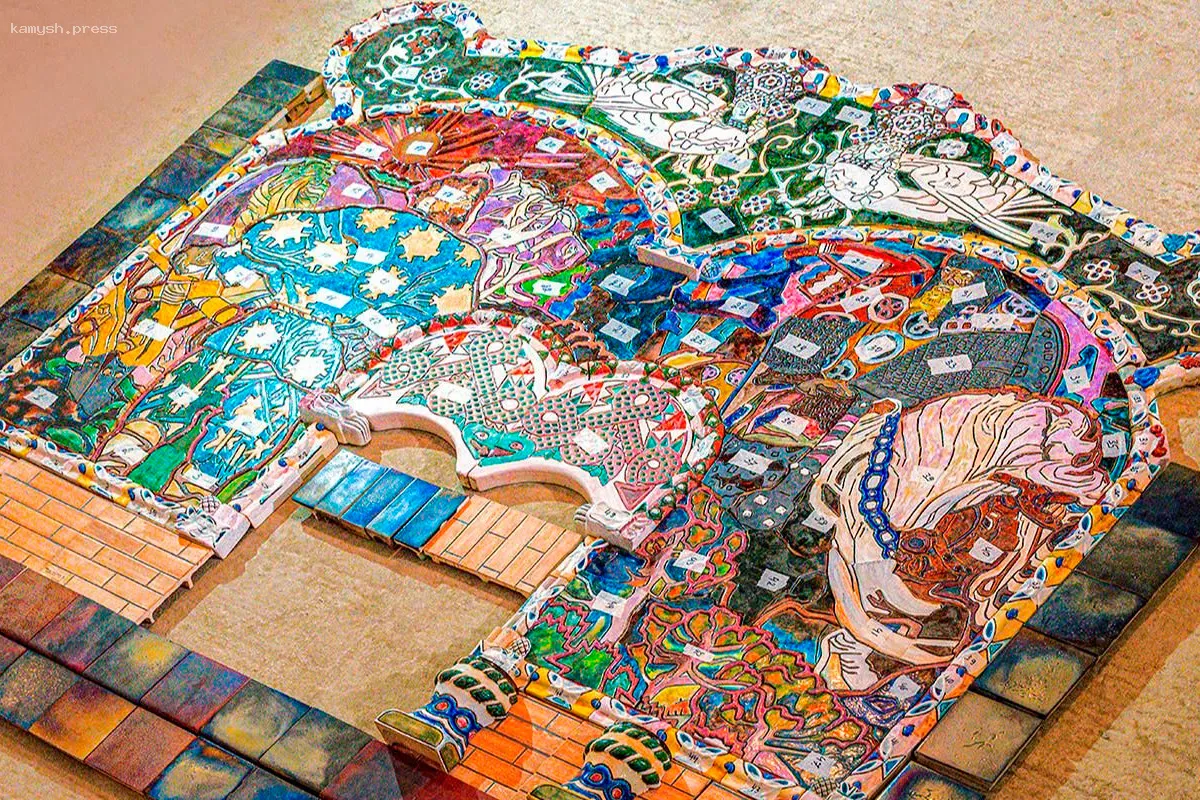 В столичных усадьбах восстанавливают исторические камины и печи из изразцов