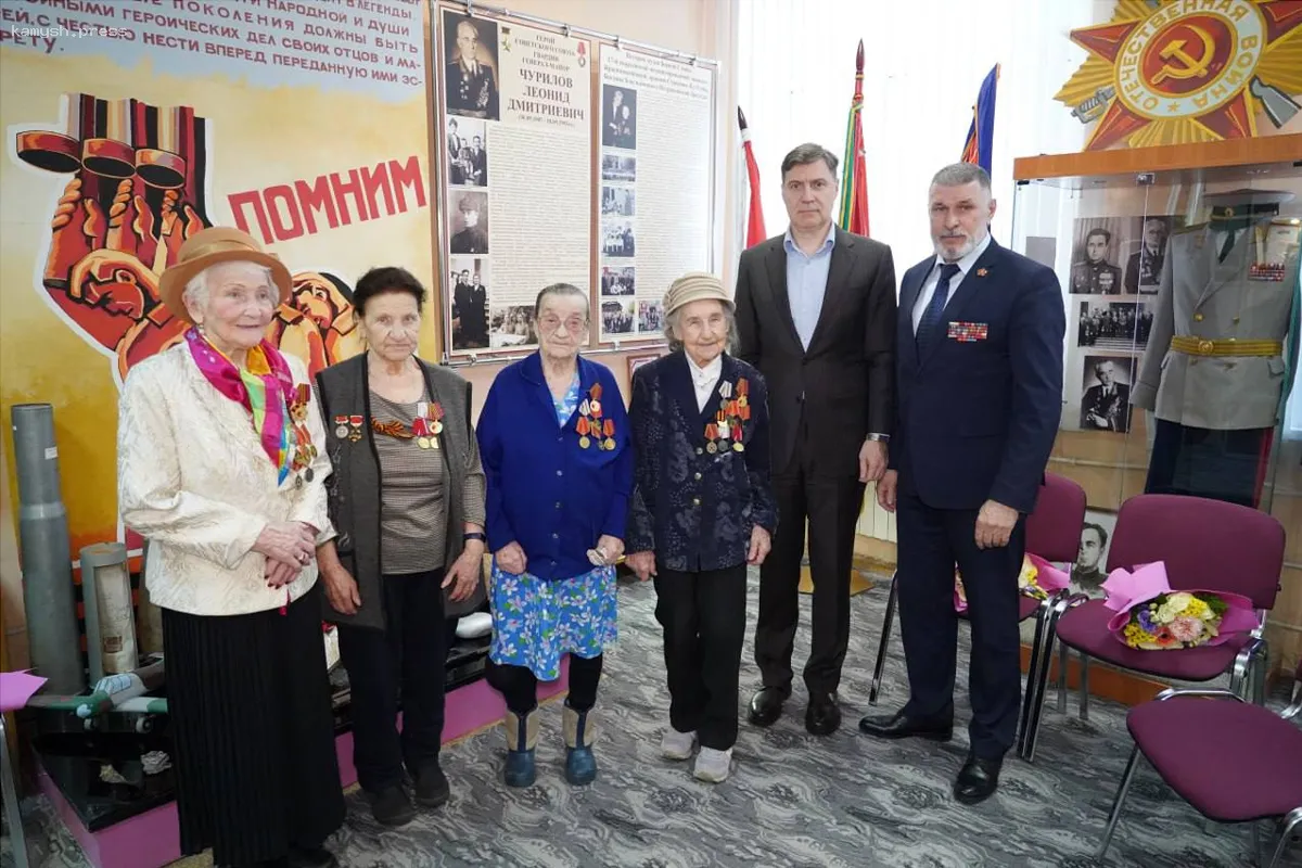 Михаил Соболев, глава округа Котельники, наградил еще четырех ветеранов ВОВ юбилейными медалями