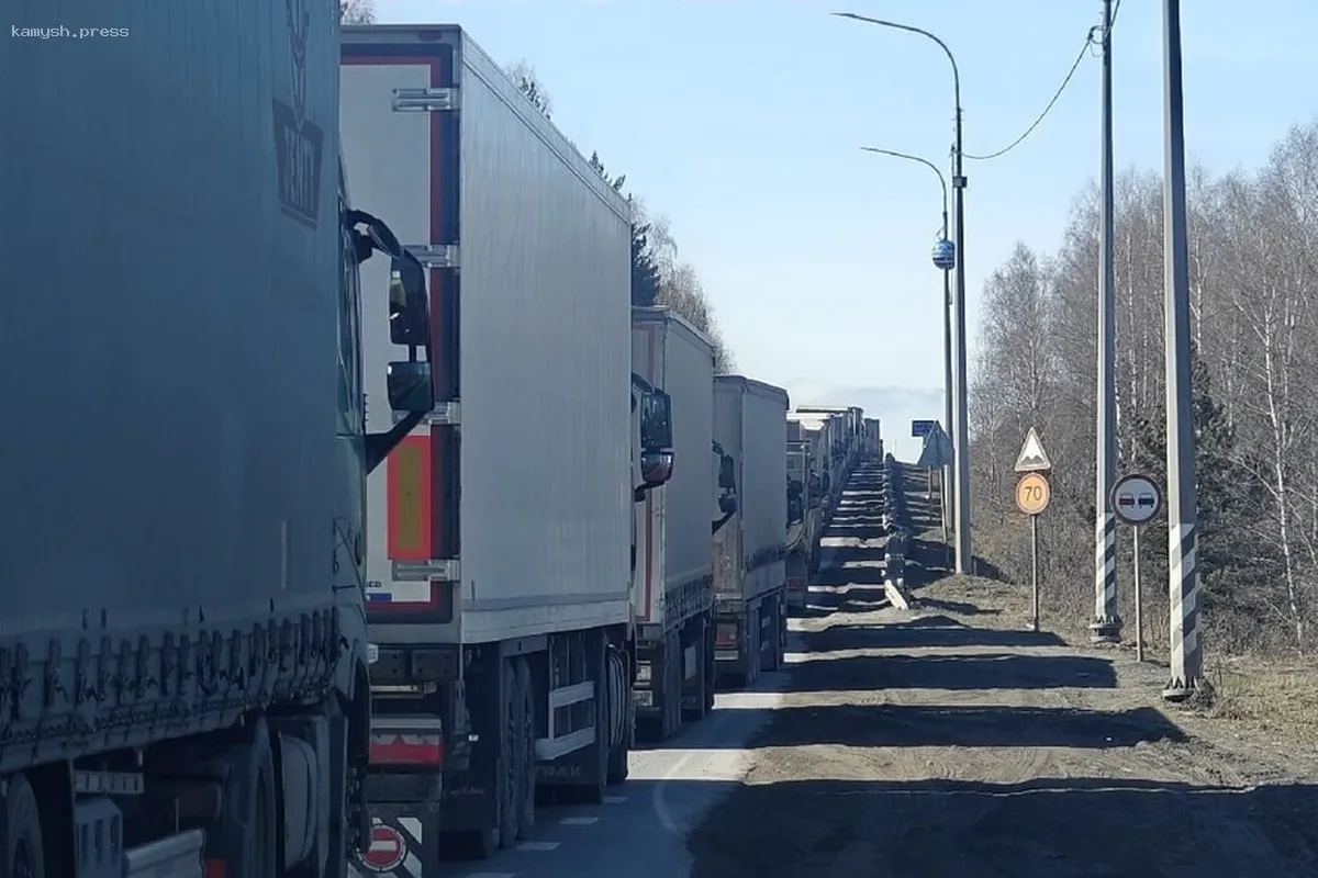 МЧС направлено для помощи водителям, застрявшим в пробке на трассе М-5 «Урал»