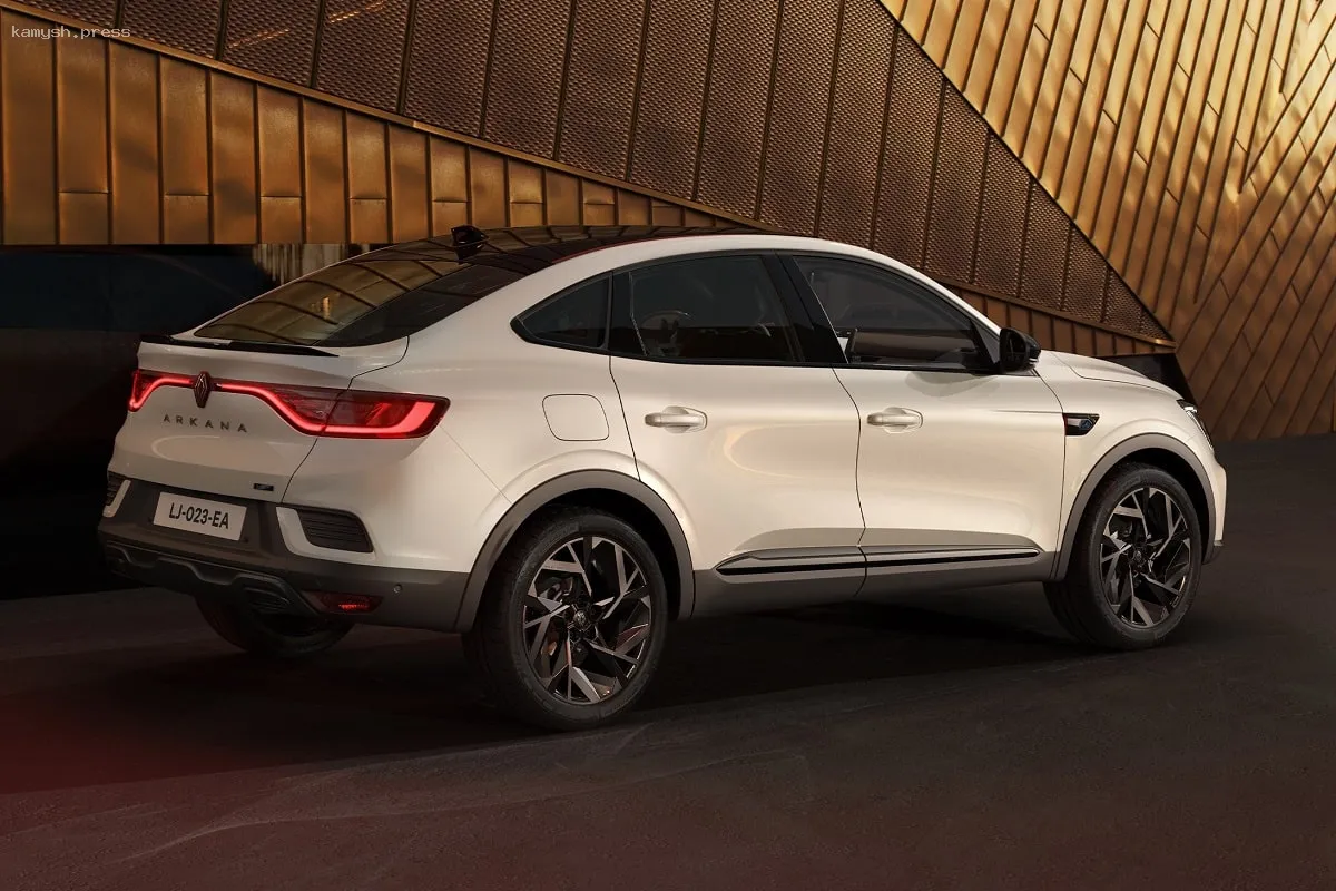 В России начали продажу обновленных Renault Arkana по цене от 2,7 миллиона рублей