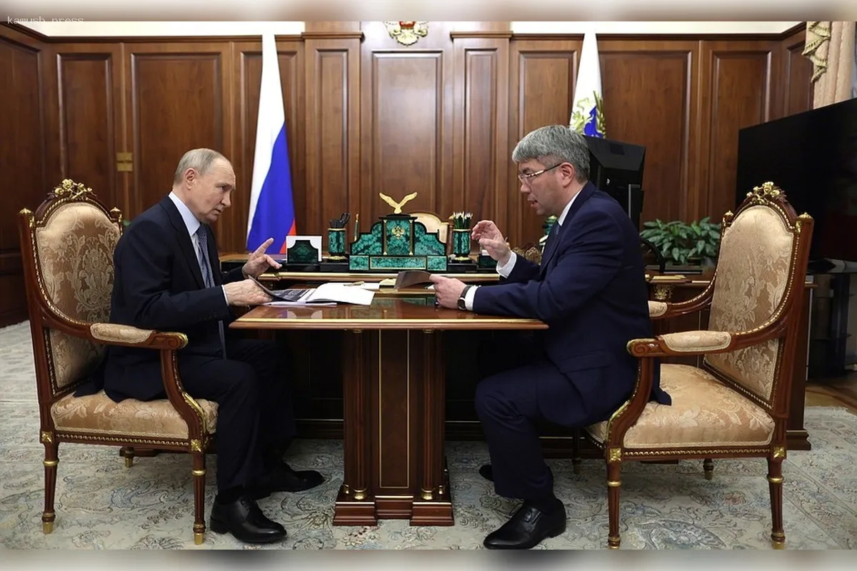 Владимир Путин провел рабочую встречу с Алексеем Цыденовым, главой Бурятии