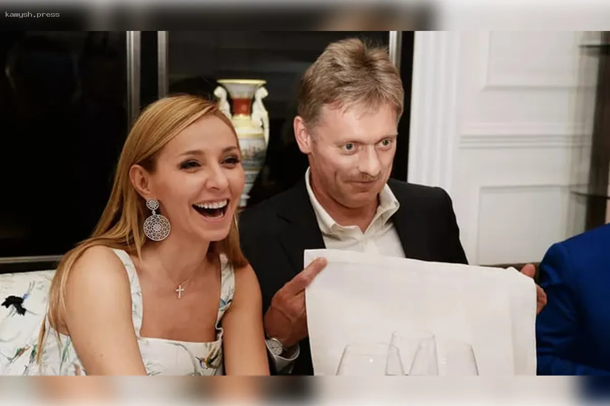 Песков признал, что его доходы ниже, чем у жены Татьяны Навки