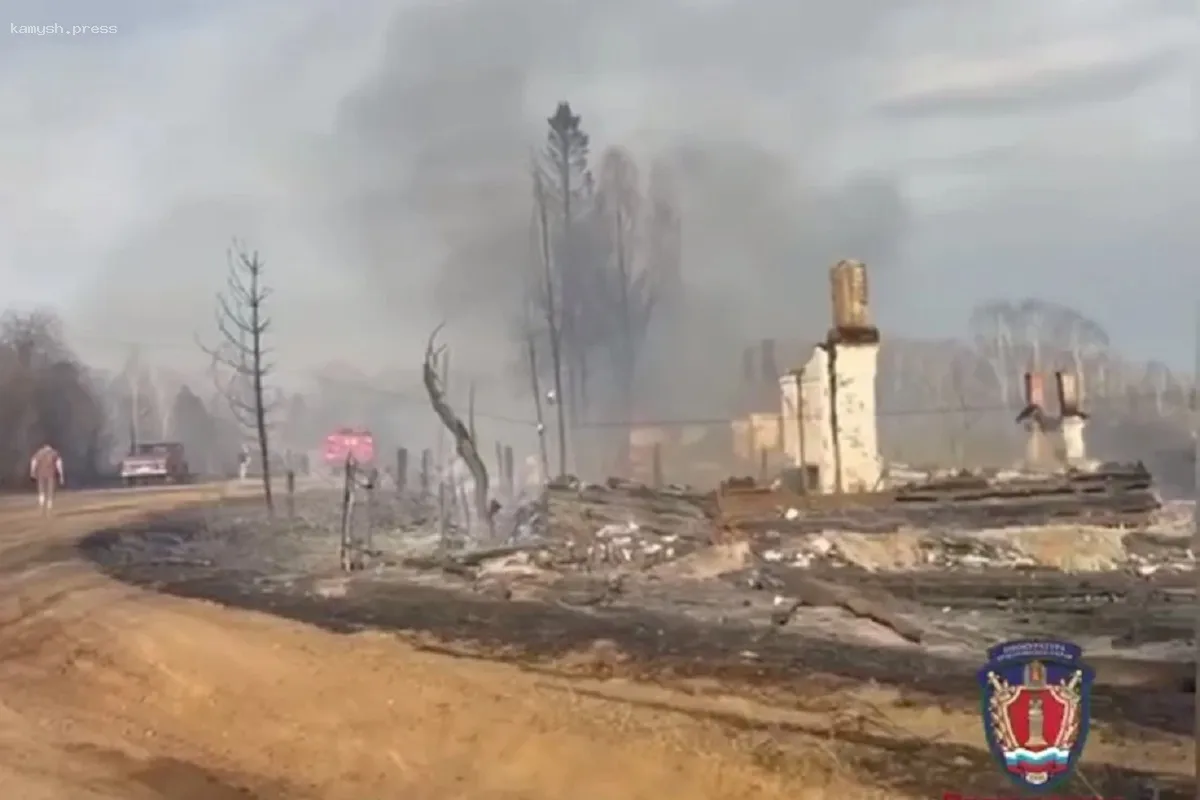 В селе Таежное в Красноярском крае огонь уничтожил пять жилых домов