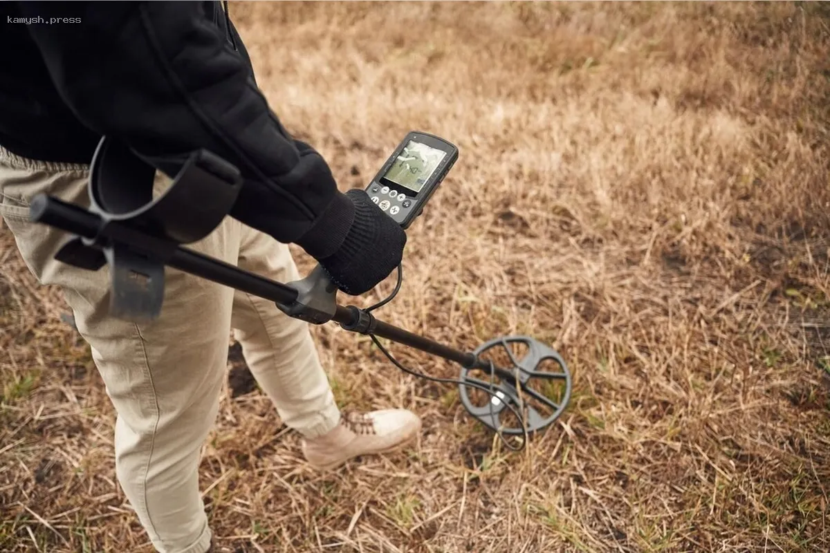 Румынский искатель сокровищ обнаружил древние римские монеты на возвышенности