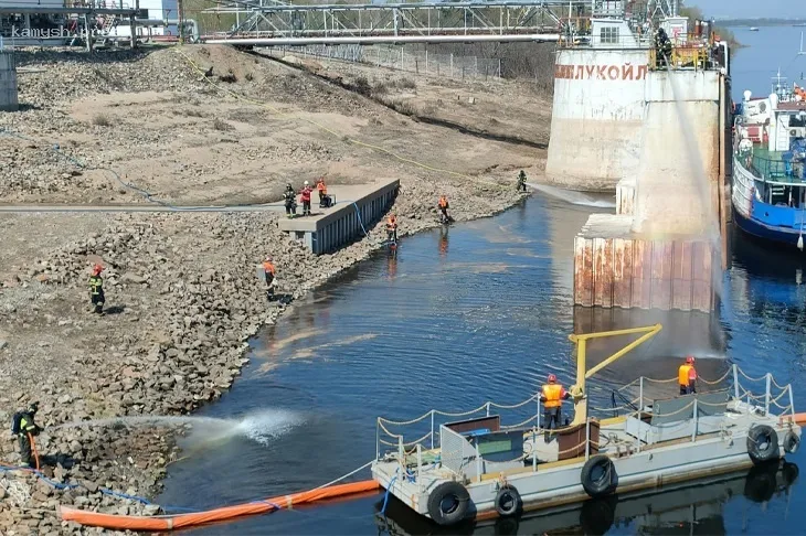 Учения по устранению последствий разлива мазута прошли на юге Волгограда