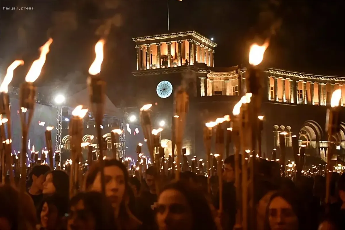 Участники факельного марша в Ереване прибыли к мемориалу «Цицернакаберд»